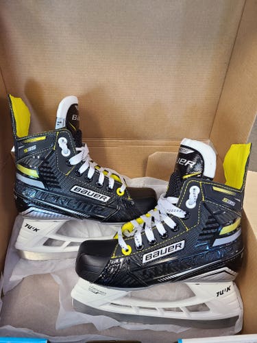 Junior New Bauer Supreme S35 Hockey Skates Regular Width Size 1.5
