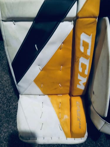 Used 32" CCM Eflex 5.9 Goalie Leg Pads
