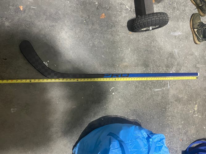 Prostockhockey sticks RH Zegras Curve