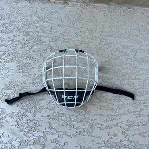 Used Medium CCM Full Hockey Cage. B R5 S1 L1