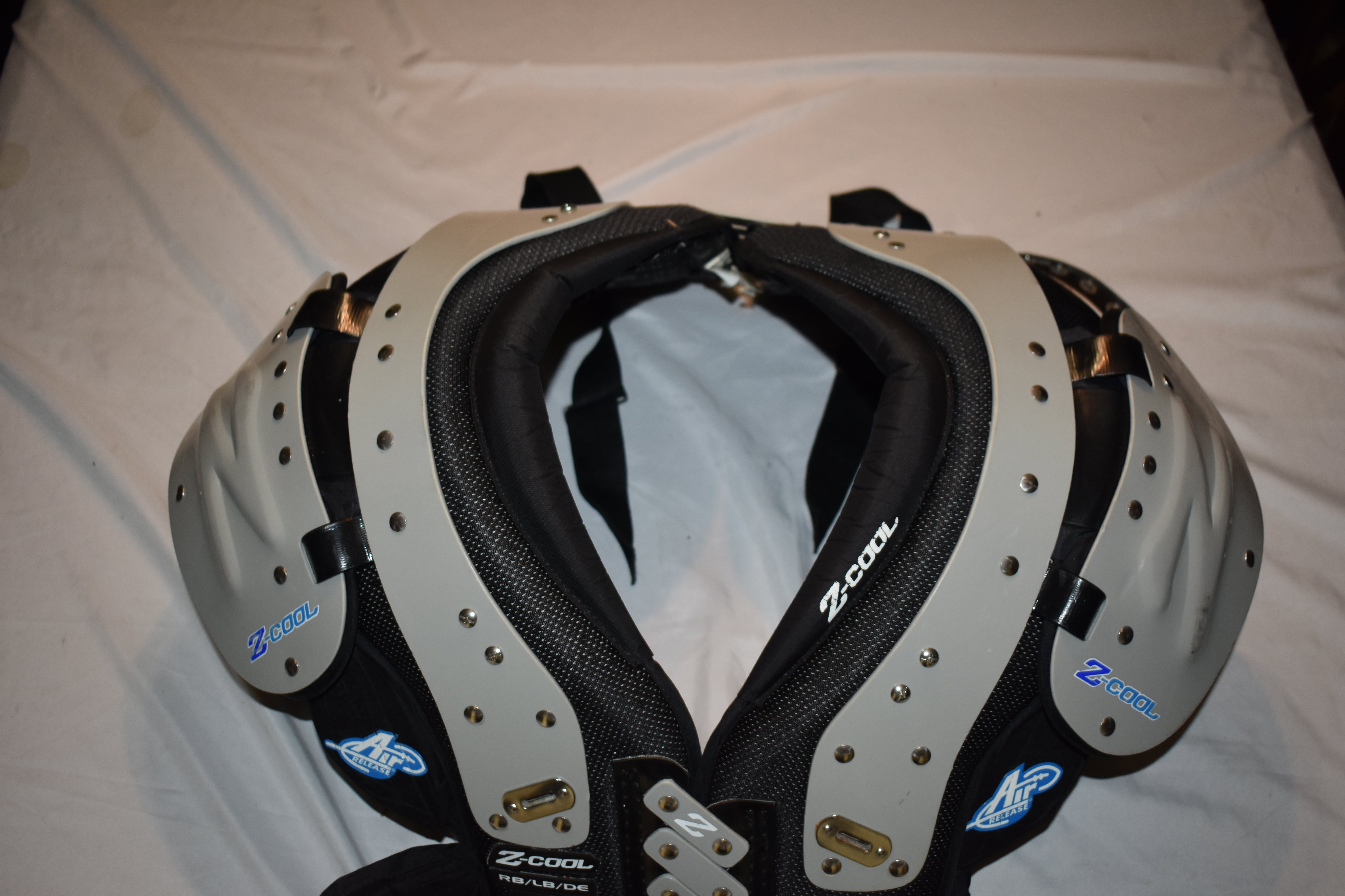 Gear PRO-TEC Z-Cool Football Shoulder Pads RB/LB/DE, Medium (17-18)