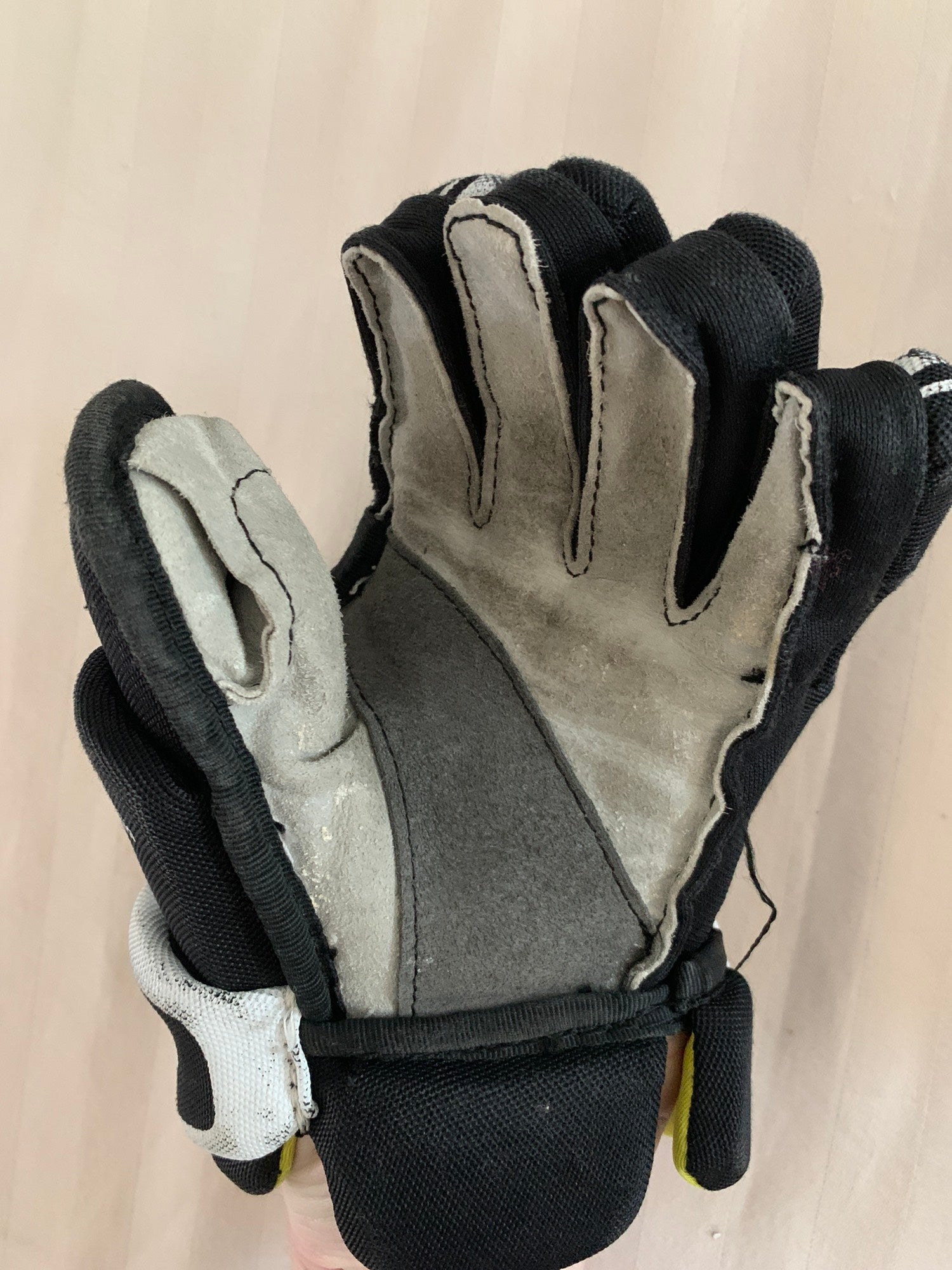 Used Bauer Supreme S170 Gloves (9") | SidelineSwap