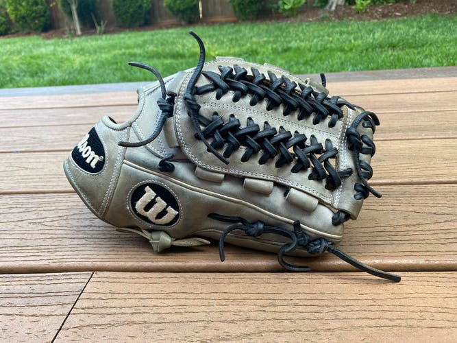Wilson A2000 11.75” Baseball Glove Model D33