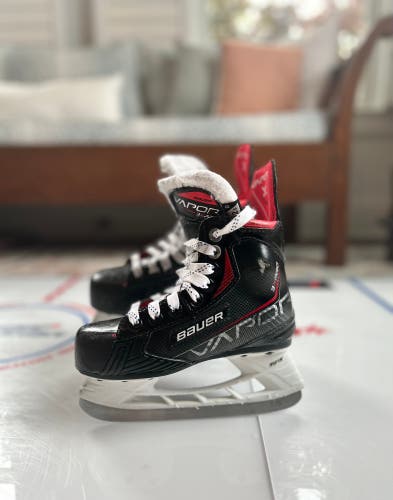 BAUER VAPOR 3X PRO ICE HOCKEY SKATES - YOUTH Size 12.5