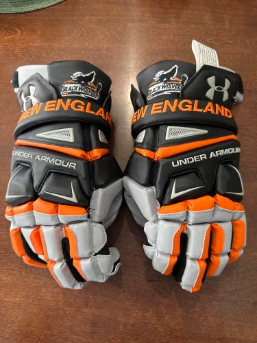New Player's Under Armour 13" Engage Lacrosse Gloves