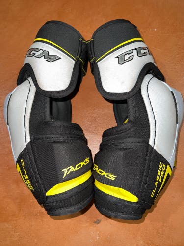 Used Large CCM Tacks  Classic Pro Elbow Pads