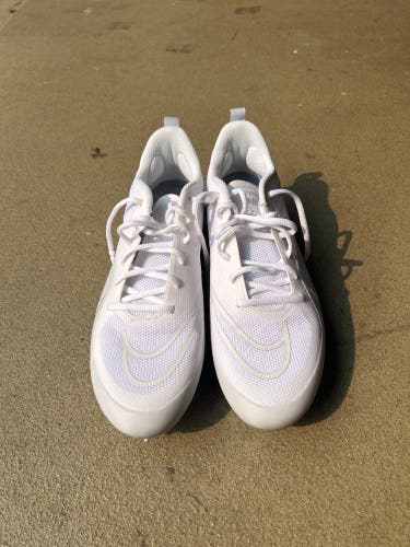 White Low Top Huarache 8 Pro Cleats Lacrosse size 10.5 Men’s (Women’s 11.5)