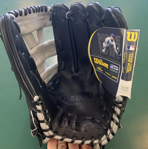 New 2014 Wilson Right Hand Throw Outfield A2000 Baseball Glove 12.75"