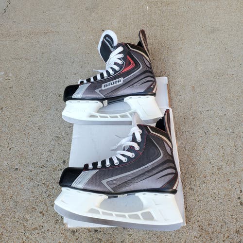 Senior Used Bauer Vapor x30 Hockey Skates Regular Width Size 8