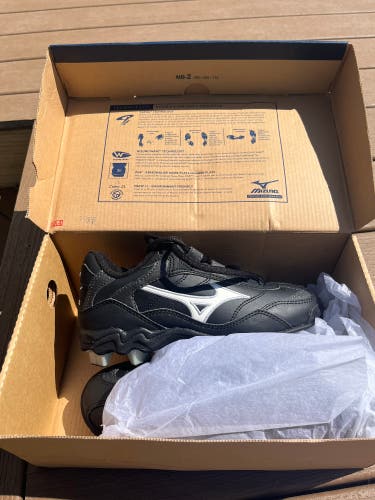 Black Kid's Molded Cleats Low Top