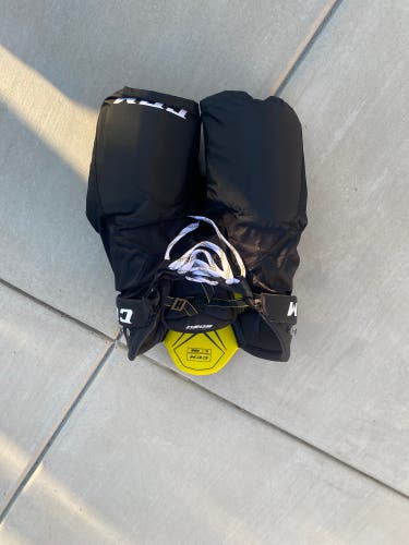 CCM tacks 9070 hockey pants