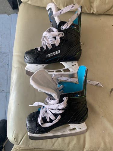 Youth Bauer Regular Width Size Youth 8 XLP Hockey Skates
