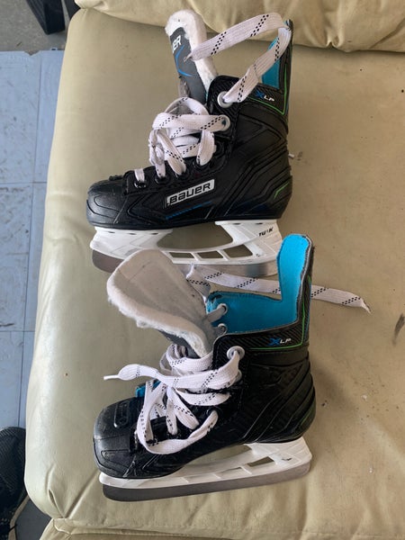 Youth Bauer Regular Width Size Youth 8 XLP Hockey Skates