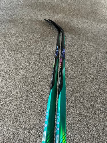 Senior Right Handed P92M Pro Stock Nexus Sync Hockey Stick