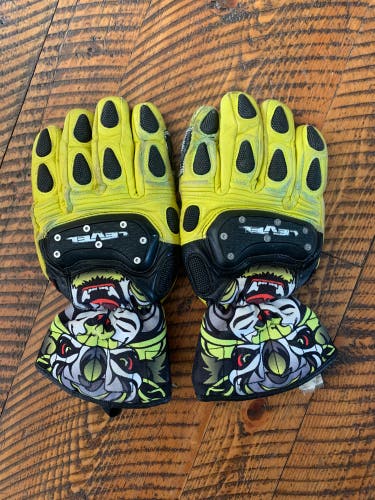 Yellow Used Medium/Large Level Gloves