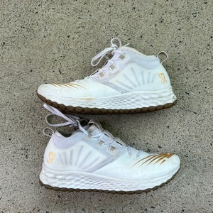Used Women's 9.5 New Balance Softball Turf Shoes