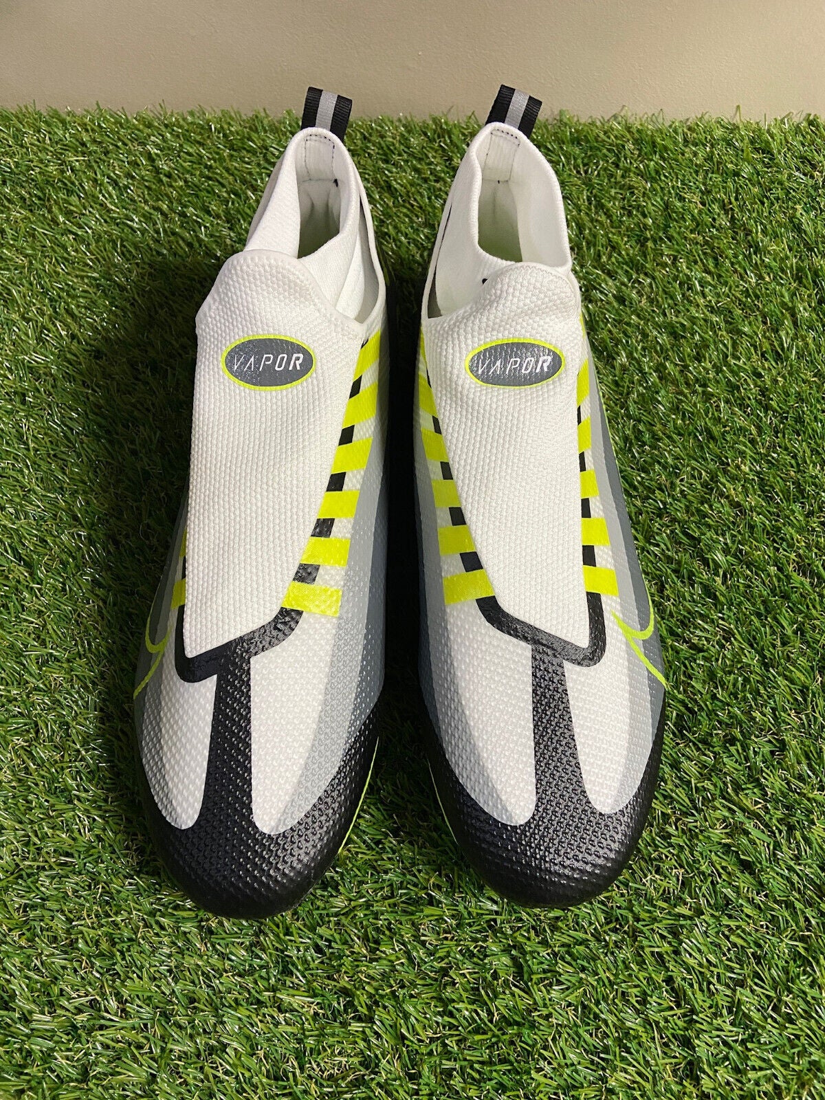 NIKE VAPOR EDGE PRO 360 FOOTBALL CLEATS SIZE 11.5 VOLT WHITE BLACK DV5844-015 Amazon.com | Nike Vapor Edge Pro 360 2 Men main image 4