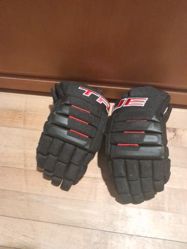 Used True A2.2 Gloves 13"