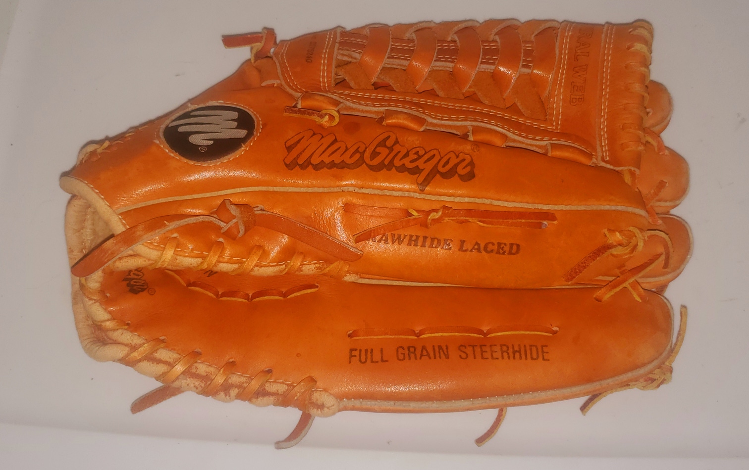 Macgregor 14" MG75 Used Right Hand Throw Outfield Baseball Glove 14"
