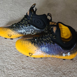 New Men's Size 9.0 (Women's 10) Molded Cleats Under Armour Mid Top Spotlight MC