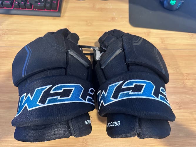 New CCM HGQL Gloves 14" Pro Stock Sharks Noah Gregor