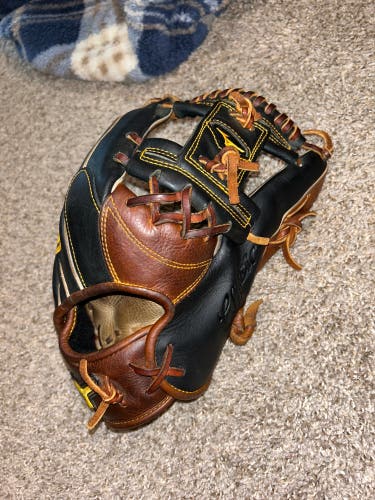 Infield 11.75" Classic Pro Baseball Glove