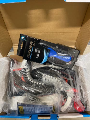 New Bauer Regular Width  Size 7.5 Vapor 3X Pro Hockey Skates