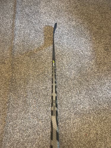 Senior Left Hand P28M Pro Stock Alpha LX Pro Hockey Stick