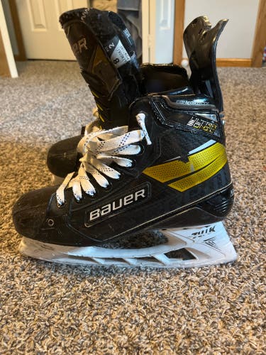 Used Bauer Regular Width  Size 8 Supreme UltraSonic Hockey Skates