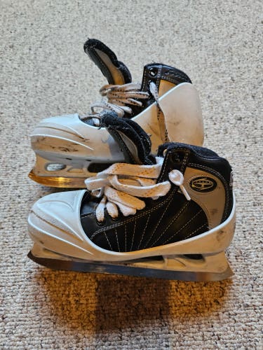 CCM 652 Super Tack Goalie Skate