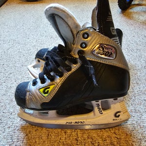 Junior Used Graf Supra 502 Hockey Skates Regular Width Size 4