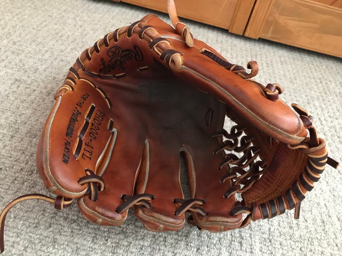 MLB Pitcher Pro Issue Brad Voyles Game Used Rawlings Heart of the Hide