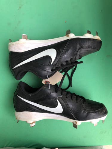 Used Women's 7.0 Metal Nike Softball Cleats