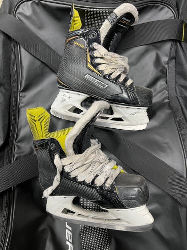 Junior Used Bauer Supreme Ignite Hockey Skates Regular Width Size 3.5
