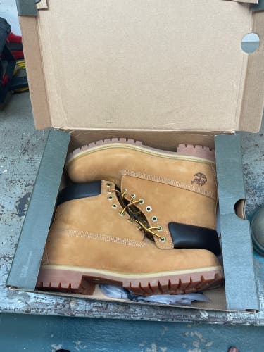 New Size 12 (Women's 13) Timberland Boots