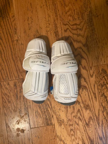 Used Medium True ZeroLyte Arm Guards