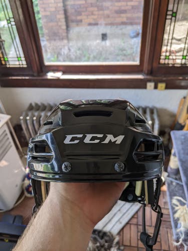 Used Medium CCM Resistance 110 Helmet