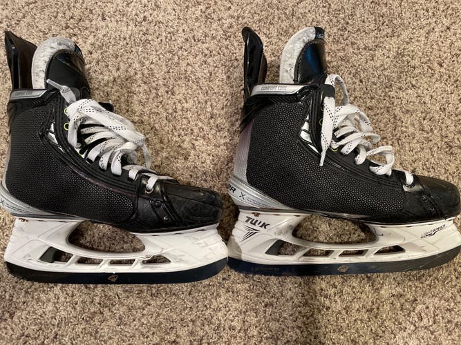 Bauer Vapor HyperLite Mens Pro Stock Size 7 Hockey Skates MIC 3926
