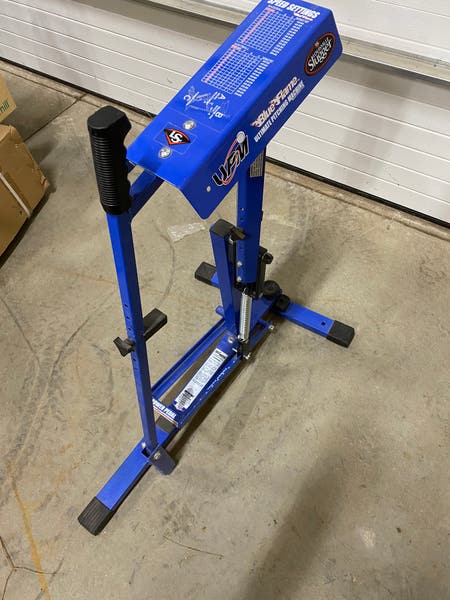 LOUISVILLE SLUGGER BLUE FLAME PITCHING MACHINE