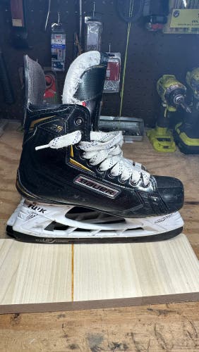 Pro stock Lightly Used Bauer 2S Pro size 7.5 Sr.