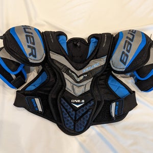 Bauer Supreme One.8 Shoulder Pads Junior Medium