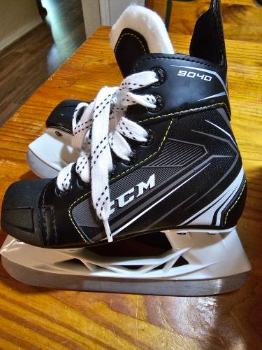 Youth Used CCM Tacks 9040 Hockey Skates Size 11