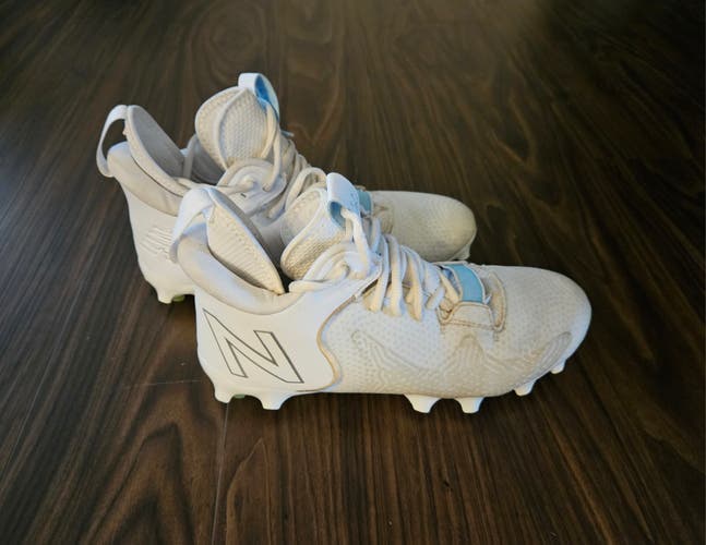 White Used Men's Size 7.5 (Women's 8.5) Molded Cleats New Balance Mid Top Freeze LX 3