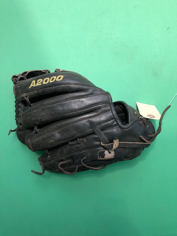 Used Wilson CK22 A2000 Right-Hand Throw Pitcher Baseball Glove (11.75")