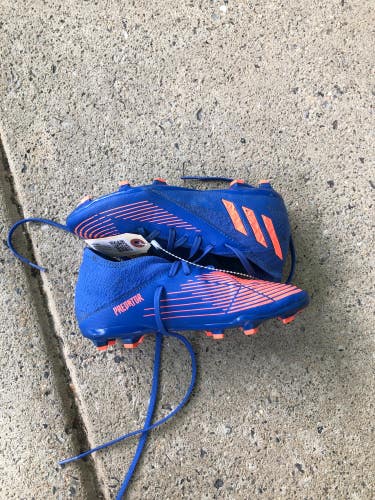 Used Unisex Men's 3.0 (W 4.0) Molded Adidas Soccer Cleats