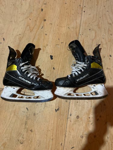 Used Bauer Regular Width Pro Stock Size 7.5 Supreme UltraSonic Hockey Skates