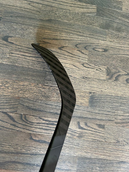 Intermediate Right Handed P28 Super Tacks Team Hockey Stick