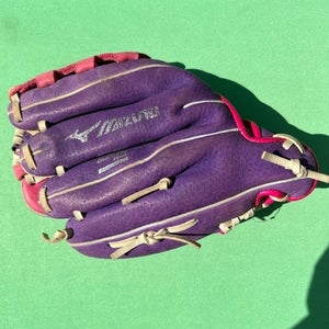 Used Mizuno Finch Right-Hand Throw Pitcher Softball Glove (10")