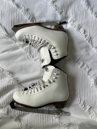 Riedell Girls Figure Skates Model 17 Excel Blades 2 Wide