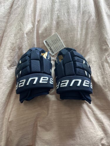 Bauer Nexus N2900 hockey gloves